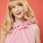 Melissa Rauch Instagram - Thank you @people for talking “One Last Thing” with me. Link in bio and on newsstands now (or where you get your holdable magazines)! 💗