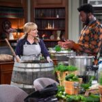 Melissa Rauch Instagram - Don’t miss an all new #NightCourt TONIGHT! Such a joy having the always brilliantly hilarious @garyanthonywilliams and the genius comedy dream team that is @robhuebel & @paulscheer in this episode! Check it out at 8/7c on @nbc and streaming on @peacock 💙