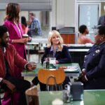 Melissa Rauch Instagram - Don’t miss an all new #NightCourt TONIGHT! Such a joy having the always brilliantly hilarious @garyanthonywilliams and the genius comedy dream team that is @robhuebel & @paulscheer in this episode! Check it out at 8/7c on @nbc and streaming on @peacock 💙