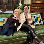 Melissa Rauch Instagram - they’re back with a BANG! 💥 watch @melissarauch and @kunalkarmanayyar reunite on #NightCourt TONIGHT 8/7c on nbc and @peacock.