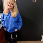 Melissa Rauch Instagram - Tonight on @latenightseth for #NightCourt @nbc #LateNightComfort 💙