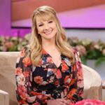 Melissa Rauch Instagram - Always have the best time talking all things #NightCourt on the @jenniferhudsonshow In addition to her many, many talents and being so wonderful to talk to, @iamjhud is a real dream-maker! We caught up, got to be judges with purple robes and bedazzled purple gavels...”begazzels?” And then she surprised me with a very full circle moment with the awesome @joeyfatone and @aj_mclean (currently killing it on tour together)! Thanks so much for having me, Jennifer! 🩷