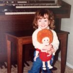 Melissa Rauch Instagram - Happy Weekend from little me and this terrifying Annie doll! 😊☀️