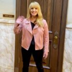 Melissa Rauch Instagram - Tonight is the night (court)! Season 2 Premiere of #NightCourt Here’s a little behind the scenes of what our table read looks like where we get to say the words of our incredible writers for the first time! Come join us tonight at 8/7c on @nbc (and @peacock) to see the final product! 💙
