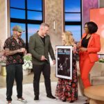 Melissa Rauch Instagram - Always have the best time talking all things #NightCourt on the @jenniferhudsonshow In addition to her many, many talents and being so wonderful to talk to, @iamjhud is a real dream-maker! We caught up, got to be judges with purple robes and bedazzled purple gavels...”begazzels?” And then she surprised me with a very full circle moment with the awesome @joeyfatone and @aj_mclean (currently killing it on tour together)! Thanks so much for having me, Jennifer! 🩷