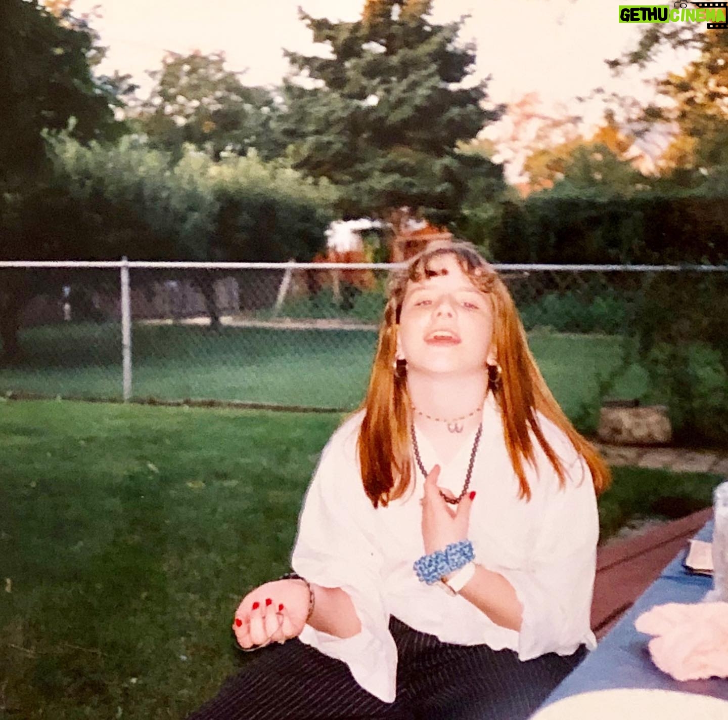 Melissa Rauch Instagram - #TBT to when my accessory game was on point. And yes, those are Lee Press-on Nails - and yes, I still stand by that decision.