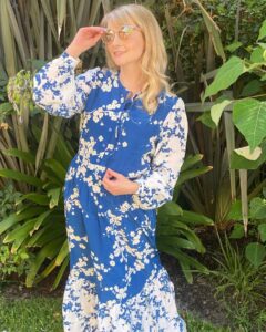 Melissa Rauch Instagram - I took these pics weeks ago when I was out of sweatpants for a change and very naturally gazing off into nothingness, which is totally normal. I said at the time: “I’ve been meaning to post more, I’m gonna post them!” So nearly a month later here we are. I’m FANTASTIC at social media!!!! Also, thank you for my new favorite dress @tucker.nyc 💙