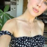 Melissa Roxburgh Instagram - 🌸