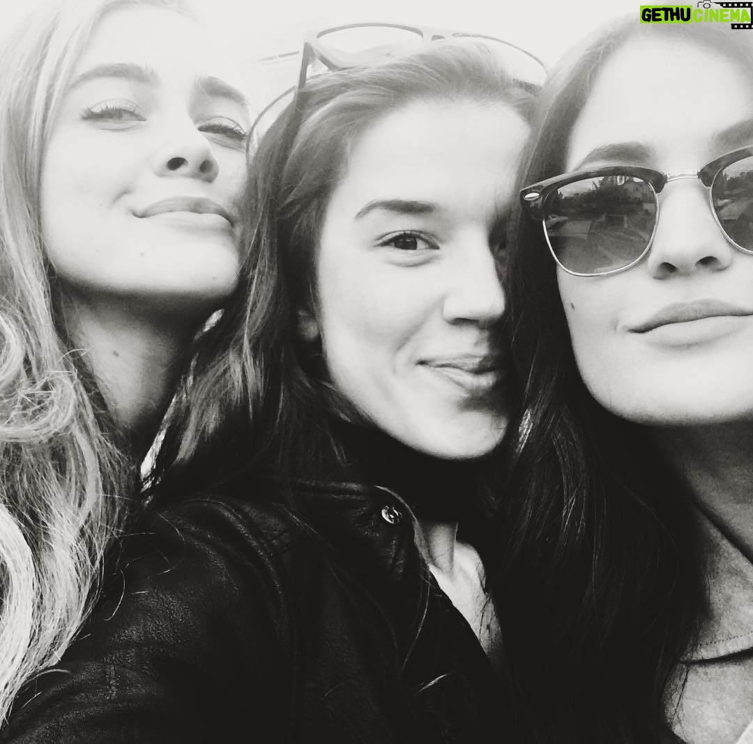 Melissa Roxburgh Instagram - <3 @bekasselstine @jennaromanin