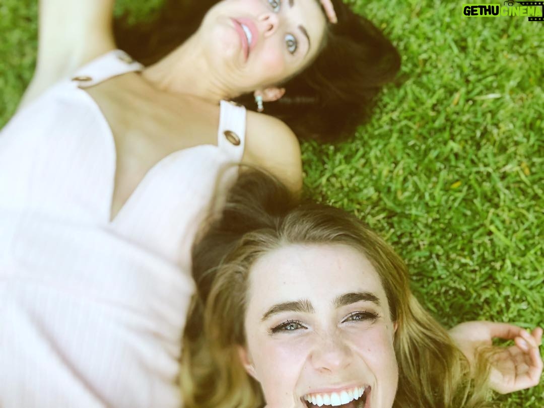 Melissa Roxburgh Instagram - #tb to one year ago. Hello miss you @itisierica. 💀