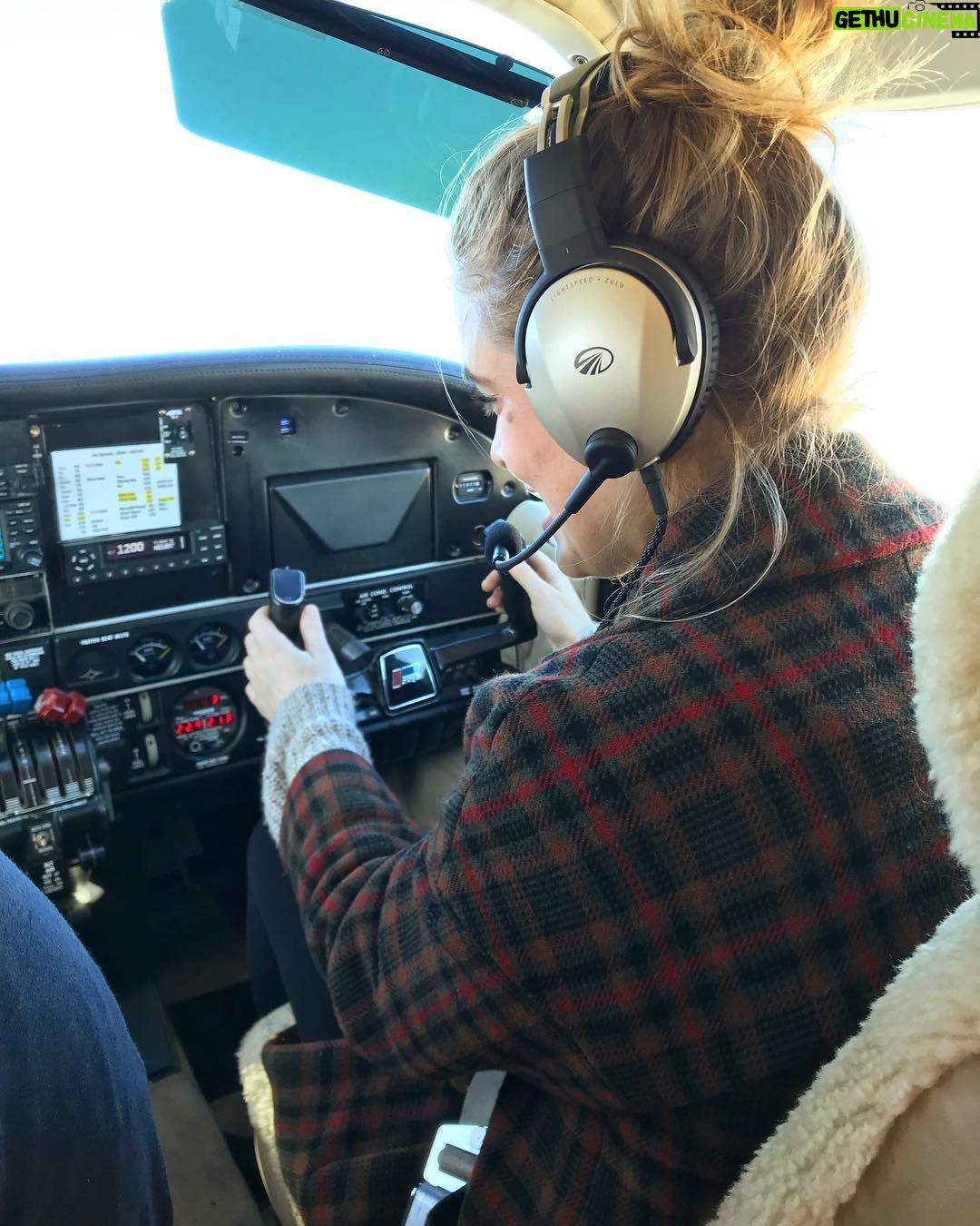 Melissa Roxburgh Instagram - So....flew an airplane today 🤙🏼 ✈️ . . Got to control the time travel a lil more @nbc_manifest