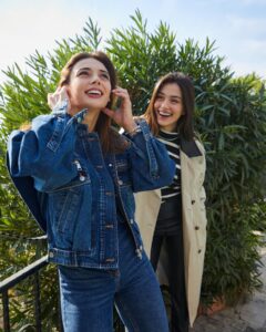 Meltem Akçöl Instagram - perimmmm, iyi ki doğdun be! sen olmasan nasıl gülerdim..🥹👭🏻🧝🏼‍♀️🍀💙