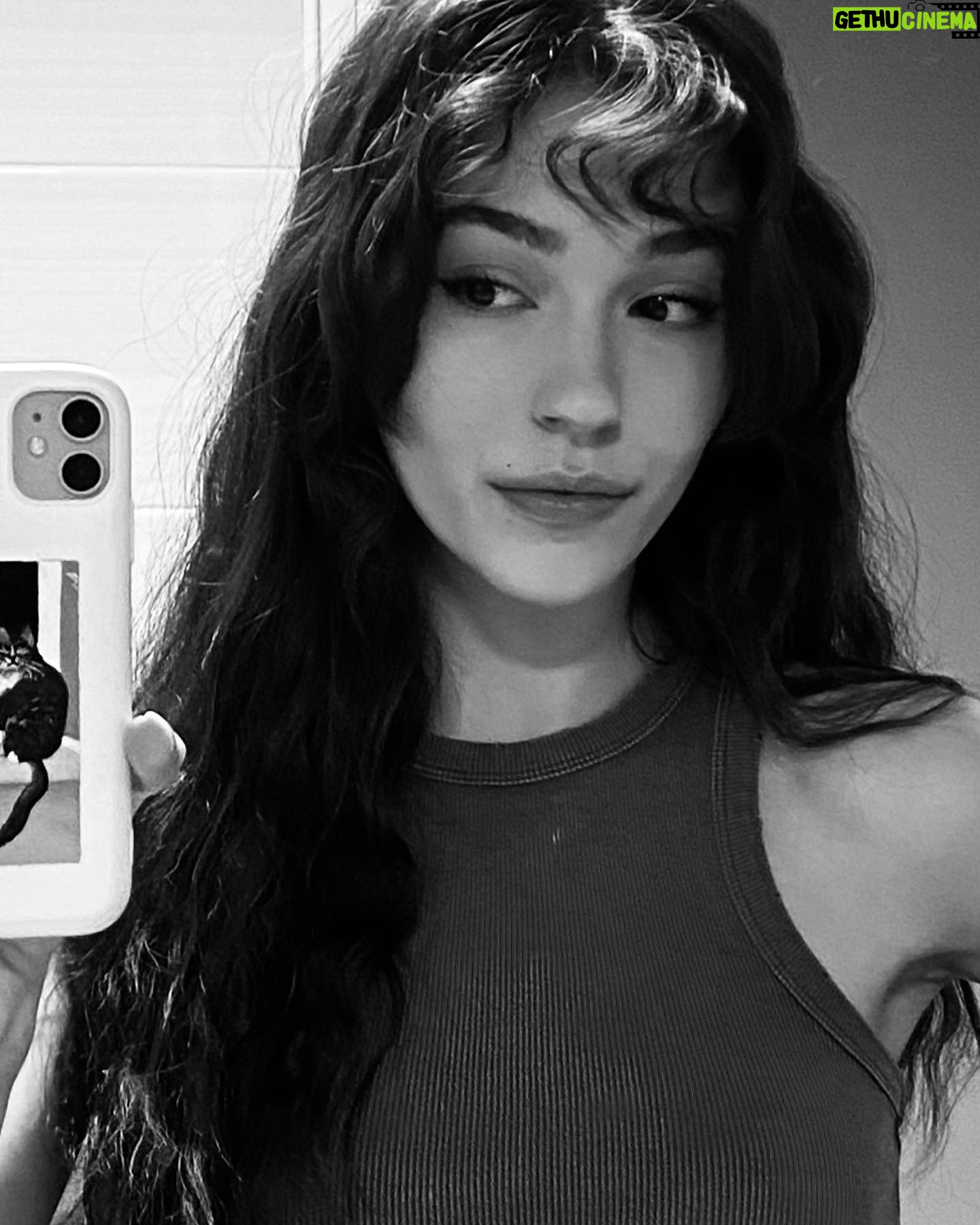 Meltem Akçöl Instagram - galerimde kalmasına kıyamadıklarım🖤🥹💫