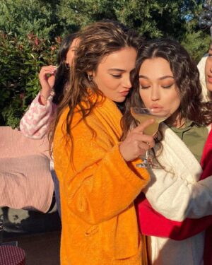 Meltem Akçöl Instagram - #17❤️‍🔥
**dikkat! bu fotoğraflar spoiler içerir**
🤪🥳😎 @diziduybeni