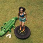 Meltem Akçöl Instagram - Zamansız ve geçmişle gelecek arasında köprü kuran bir koleksiyon🤍🐊 @lacoste #teamlacoste #lacostesummer #işbirliği