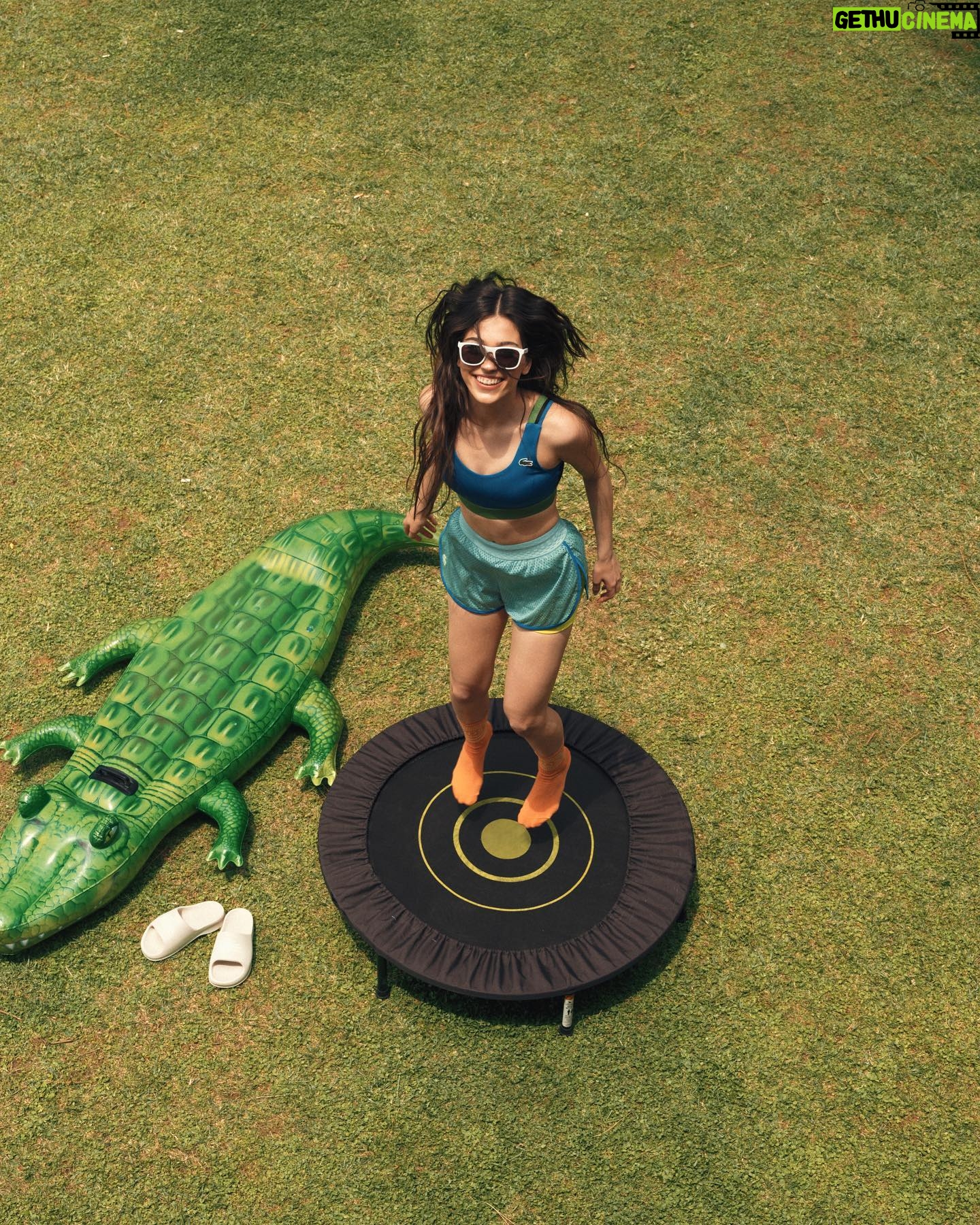 Meltem Akçöl Instagram - Zamansız ve geçmişle gelecek arasında köprü kuran bir koleksiyon🤍🐊 @lacoste #teamlacoste #lacostesummer #işbirliği