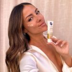 Melyssa Pinto Instagram - ¿Qué no puede faltar en nuestro día a día? Yo con el tiempo me he dado cuenta de la importancia de una protección solar diaria ☀️ no solía preocuparme por las manchas que deja el sol hasta hace unos años, pero ahora cada vez que me expongo al sol me doy cuenta de que mi piel necesita protegerse bien. Ya tengo algunas manchitas y el Fluido solar antimanchas Luminous630 con protección FP50 de NIVEA SUN me ayuda a prevenirlas y reducirlas. Además, me deja la piel suave e hidratada. ¡Me encanta! 🫶🏼 @nivea_es #NIVEASUN #NIVEA #FluidoSolarAntimanchas #MuchoMásQueProtecciónSolar #Luminous630 publi
