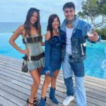 Melyssa Pinto Instagram - Un año más la que ha liado esta señorita @latitanati feliz vidaaaa cari y por muchos más! Sigue cumpliendo, juntándonos y montando estas jaranas, que lo bien que me lo pasé ayer no se puede describir jeje 🤍🎂