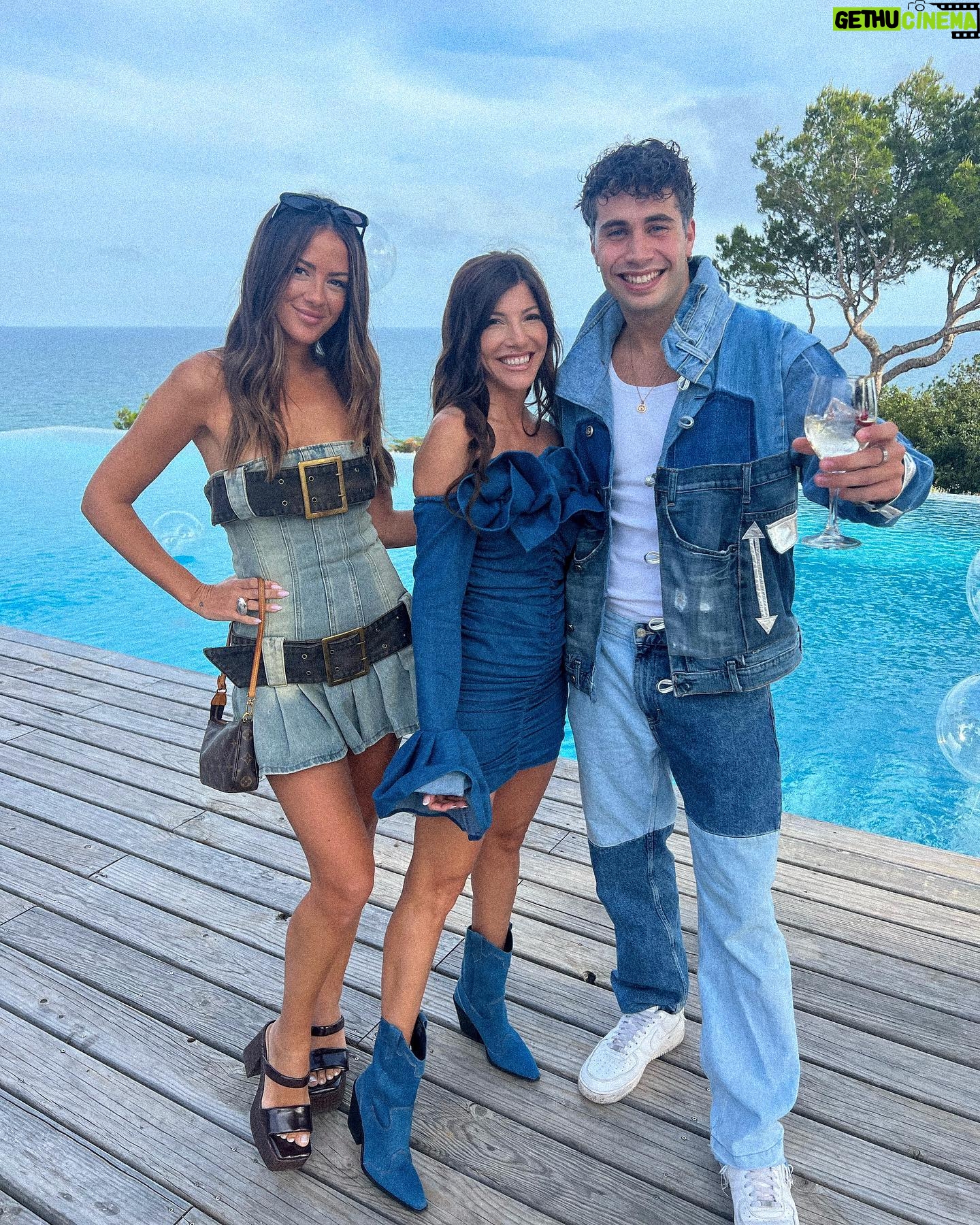 Melyssa Pinto Instagram - Un año más la que ha liado esta señorita @latitanati feliz vidaaaa cari y por muchos más! Sigue cumpliendo, juntándonos y montando estas jaranas, que lo bien que me lo pasé ayer no se puede describir jeje 🤍🎂