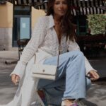Melyssa Pinto Instagram - Os doy una idea de look muy comfy para estos días, con accesorios y zapatillas de @kurtgeiger #KurtGeiger 💗 *publi