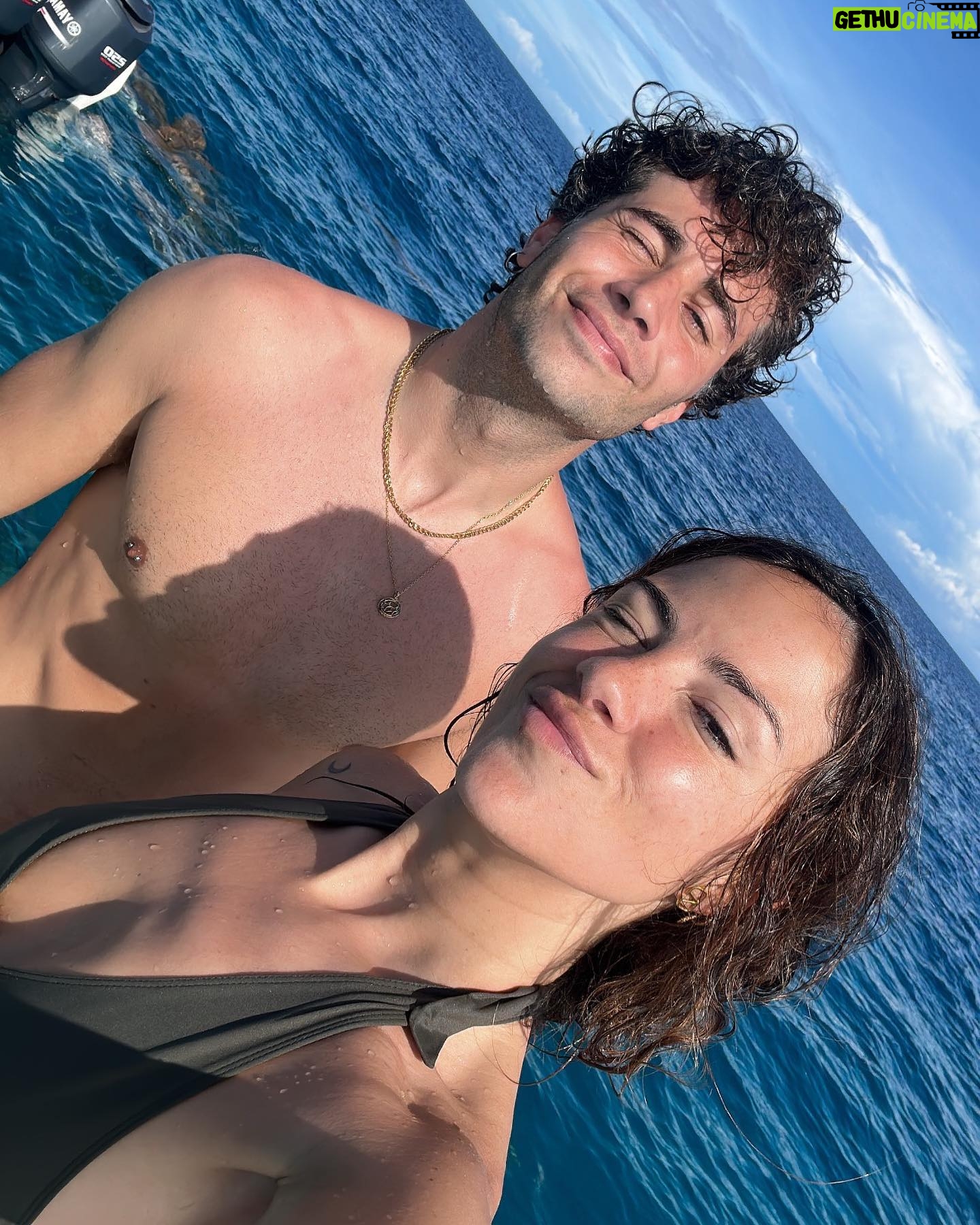 Melyssa Pinto Instagram - Empiezo a sentirme Moana 🤙🏽🌺 Mañana ya volvemos a casa y no puedo estar más agradecida a @mavimv__ por habernos hecho vivir esta experiencia tan bonita 🤍 A @ashhammv y @aidaslopez_ por el trato recibido y lo mucho que nos han cuidado, eternamente agradecida 🥹