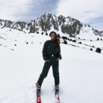 Melyssa Pinto Instagram - Vuelvo cansada pero feliz 🤍:))))))))))) Gracias una vez más @elrowofficial @grandvalira 🕺🏽⛷️