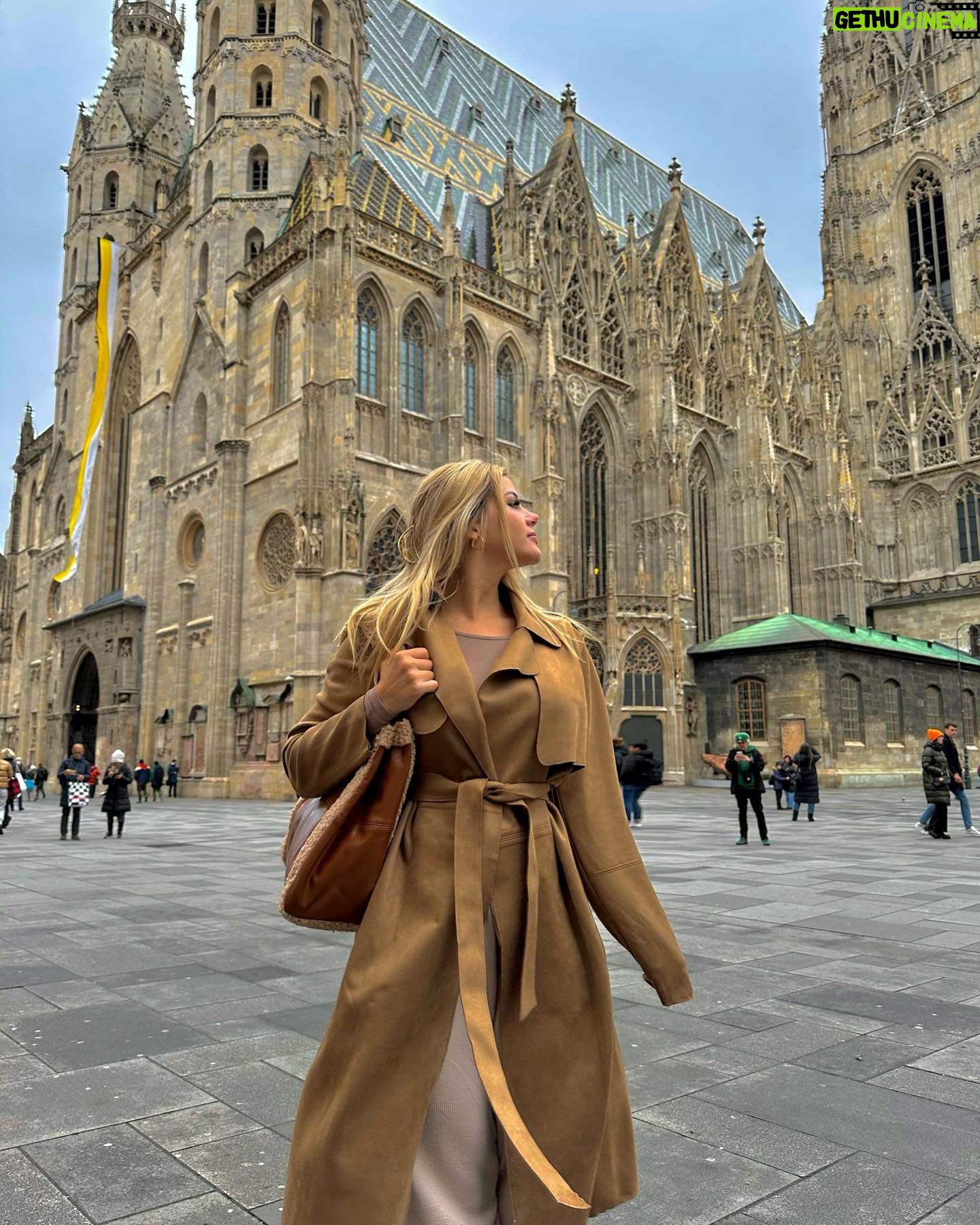 Mercedes Blanche Instagram - Wunderschön 24 hours in Vienna 🫶🏻 @NovaMen by @FashionNova