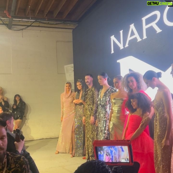 Mercedes Blanche Instagram - I hope you find someone who looks at you like this lady looked at me π«Άπ»β€οΈπ€π» Hair @hairbyayako Designer @narcesofficial Dresser @allanaxxo Creative Director @nikkiyassemi Venue @fashionarttoronto Photography @mennydc5