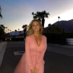 Mercedes Blanche Instagram - Oh, but love grows where my Rosemary goes 🌹 🌅