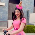 Merna Gamel Instagram - إحنا بنبيع الإيس كريم بشرفنا🍧🍦🍬🍭 #إيسو #مسز_إسراء_المدبولي #اللعبه_٤ #اللعبه_دوري_الابطال