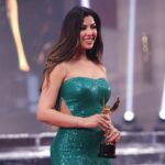Merna Gamel Instagram - جائزه افضل مسلسل كوميدي اللعبة جائزه افضل ممثلة جائزه افضل ممثل جائزه افضل مخرج مهرجان الفضائيات العربية 2023 وطبعا الجايزه دي لكل زمايلي اللي بقوا عيلتي التانيه وكل حد اشتغل في المشروع القريب اوي لقلبي ولكل الجمهور اللي حبنا مسلسل اللعبة 🏆🏆🏆🎊🎊🎊💎 Stylist @sandragamil1 👗 @tayacouture 💋 @monaesmailmakeup 💎 @talaatsirganybijoux 💇🏻‍♀️ @haithamdahab00 📸 @samehselim.official