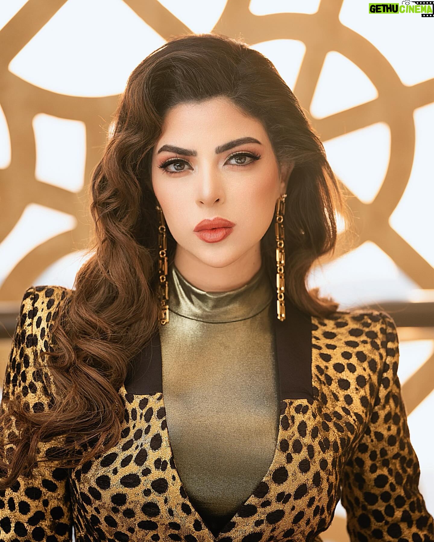 Merna Gamel Instagram - Click with love 📸✨✨ Styled by @styled_by_kal Jewelry @versace Dressed @versace @gennyofficial Shoes : @giuseppezanotti Mua &hair dressers @laloge_uae Photographer @azab.ae Art director @ossamaalfa Location @rodaamwajsuites