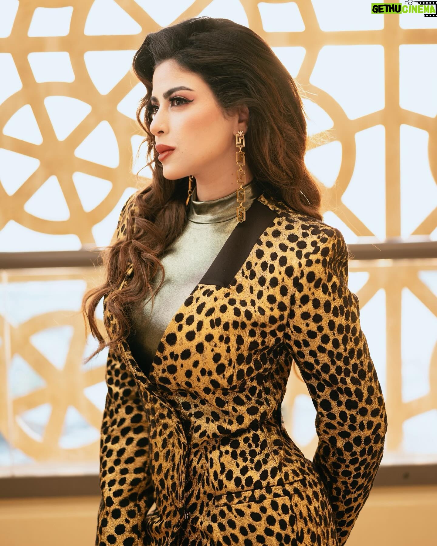 Merna Gamel Instagram - Click with love 📸✨✨ Styled by @styled_by_kal Jewelry @versace Dressed @versace @gennyofficial Shoes : @giuseppezanotti Mua &hair dressers @laloge_uae Photographer @azab.ae Art director @ossamaalfa Location @rodaamwajsuites
