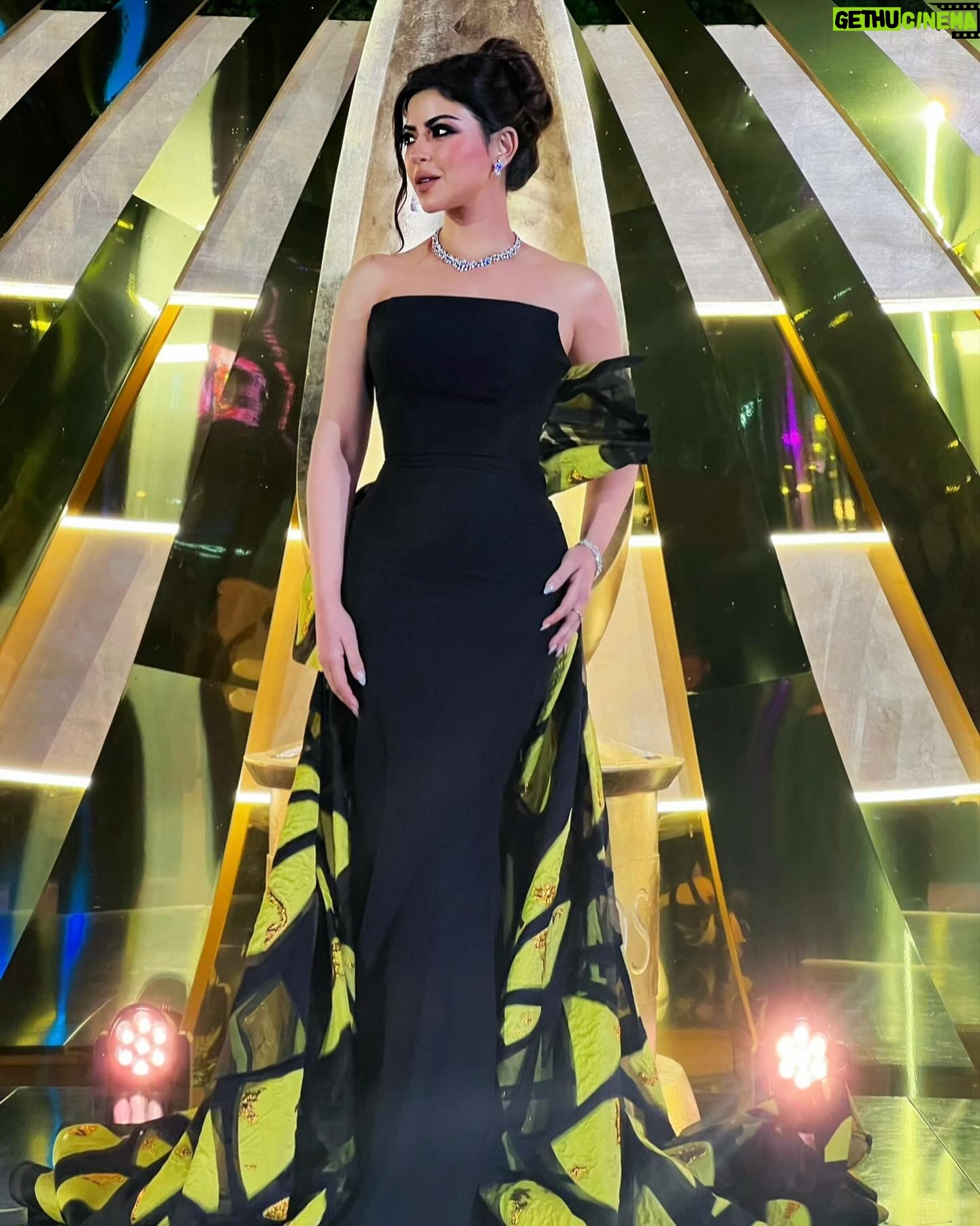 Merna Gamel Instagram - From last amazing night #joyawards ✨✨✨ 🖌️ @maigalal 💎 @graff 👗 @nourfathallah 💄 @monaesmailmakeup 💇🏻♀️ @mariokhouryy