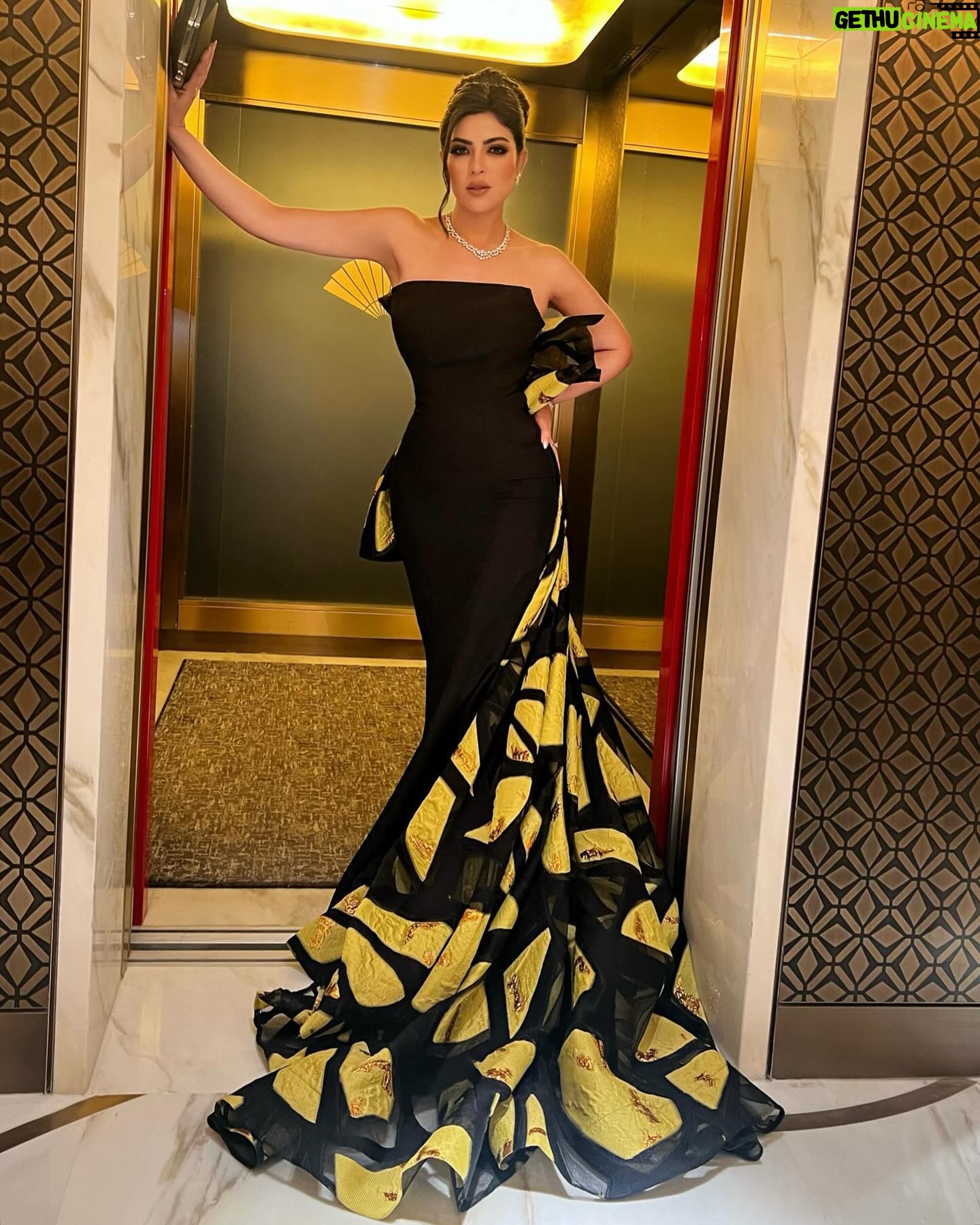 Merna Gamel Instagram - JOY AWARDS 💫✨ Styled @maigalal Jewelry @graff Dress @nourfathallah Mua @monaesmailmakeup Hair @mariokhouryy