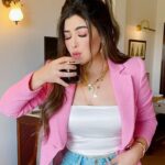Merna Gamel Instagram - More espresso , Less depresso 🦩