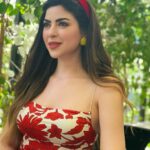 Merna Gamel Instagram - Happy Friday Happy Fetter Happy mood Happy happy 🍓🍯🫠