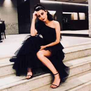 Merve Çağıran Instagram - Günaydın🎈 @ayakligazeteyeni 
Ödül için hepinize teşekkür ederim⭐️ 😘 
@edaezgi 
@raisavanessa