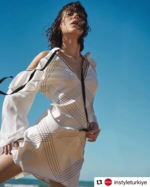 Merve Çağıran Instagram - Merve çağıran karantina dönemi için röportaj Mayıs sayımızda!✨ @mervecagiran #mervecagiran #selfquarantine #instyleturkiye 
Styling: @nazlikayran 
Fotoğraf: @denizozgun 
Röportaj: @eylulsolakoglu