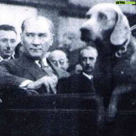 Merve Çağıran Instagram - İki Mustafa Kemal vardır: Biri ben, et ve kemik, geçici Mustafa Kemal... İkinci Mustafa Kemal, onu "ben" kelimesiyle ifade edemem; o, ben değil, bizdir! O, memleketin her köşesinde yeni fikir, yeni hayat ve büyük ülkü için uğraşan aydın ve savaşçı bir topluluktur. Ben, onların rüyasını temsil ediyorum. Benim teşebbüslerim, onların özlemini çektikleri şeyleri tatmin içindir. O Mustafa Kemal sizsiniz, hepinizsiniz. Geçici olmayan, yaşaması ve başarılı olması gereken Mustafa Kemal odur! ♾