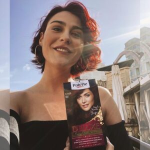 Merve Çağıran Instagram - Uzun süredir aklımda olan bir şeyi denedim ve saçlarımı Palette Deluxe şarap kızılı ile boyadım! Evde saç boyamanın bu kadar kolay olduğuna inanamadım. Ben yaptım, sen de Palette ile yapabilirsin ✨ Palette ile evde saç boyama challenge’ı başlatıyoruz! İstediğin Palette rengi ile saçlarını boya, rengini beni de mention’layarak #PaletteileYapabilirsin etiketiyle paylaş ve 1 yıllık saç boyası hediye edeceğim 10 kişiden biri ol 🎁 Kazananlar ✨🧡 @mrvefidanci @su_yesilimm @zuleyh_69 @yarendundaar @gamze_dgrkl @aluna_mom @nilgungulgul @mmarbledilemma @nizamays 👏🏻 Lütfen bana dm’den ulaşın 😘😘