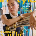 Merve Dizdar Instagram - Mayıs sayımızın başrolünde, Sephora’nın kapsayıcı güzellik anlayışını kutlayan yeni global kampanyası We Belong to Something Beautiful’un yüzü Merve Dizdar var. Sahneye ve ekrana yansıttığı her karakterle izleyicilerin kalplerine dokunan, yeteneğiyle olduğu kadar içtenliğiyle de hayranlık uyandıran Merve Dizdar karşınızda! InStyle Mayıs, çok yakında tüm dijital platformlarda ve bayilerde! @mervedizdar Tüm makyaj ve güzellik ürünleri: @sephoraturkiye Yayın Direktörü: @isiksimsek Röportaj: @eylulsolakoglu Fotoğraf: @korayparlak Styling: @nazlikayran Styling Asistanları: @ekinsuoktar, @hillozdemirr Saç: @mutluahmet.sinan Makyaj: @hidayetkorkmaz_ Fotoğraf Asistanları: @_okanaltin, @cagtyclgn Video: @yodayolda Video Prodüksiyon: @berkylmzz_1 | @alicefilmproduction, #EfeZaferDemiral Prodüksiyon: @ebrudoner Mekan: @thepeninsulaistanbulhotel @louisvuitton elbise, küpe, bileklik ve yüzük. ▪️Sephora Collection Nourishing & Soothing Yüz Maskesi ▪️Sephora Collection Anti Dark Circles Göz Maskesi ▪️Sephora Collection Vitamin C E Super Glow Serum ▪️Glow Recipe Watermelon Glow Niacinamide Dew Drops ▪️Gisou Honey Infused Saç Yağı ▪️Sephora Collection Best Skin Ever Glow Fondöten ▪️Sephora Collection Best Skin Ever Kapatıcı ▪️Make Up For Ever HD Skin Face Essentials Yüz Paleti ▪️Sephora Collection Color Shifter Far Paleti ▪️Sephora Collection Intense Ink Waterproof Liquid Eyeliner ▪️Sephora Collection Size Up Maskara ▪️Benefit 24-HR Brow Setter Kaş Sabitleyici ▪️Make Up By Mario Ultra Suede Mat Ruj #InstyleTurkiye #MerveDizdar #SephoraTürkiye #Hayatımıneniyiyılı #WeBelongToSomethingBeautiful