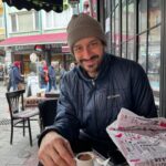 Merve Dizdar Instagram – Canım @cioayg drama en sevdiğim şey biliyorsun. Çocukken evcilik oyunlarımı anlattım sana :)) Hayatıma komedi soktuğun için teşekkür ederim. Sadece birini güldürmekten bahsetmiyorum. Senin hayata bakış açın en sevdiğim şeylerden biri oldu. Üretmeyi, çoğaltmayı, paylaşmayı, hayvanları çok sevmeyi, bitkilere çok iyi bakmayı, film izlemeyi, insanlara neşe saçmayı çok iyi bildiğin için çok mutluyum. Senin gibi biri böyle bi dünyada yaşadığı için ve O’nu tanıdığım için çok şanslıyım. Neş’en daim olsun cio’m. İyi ki doğdun. İyi ki varsın bu hayatta ve tüm sevdiklerinin hayatında❤️seni seviyorum.