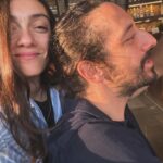 Merve Dizdar Instagram – Benim top 10’ummm hakkında biraz konuşalım mı :)))) @cioayg ❤️🥹 fosforlu pencil favorimmmm ahaha😁🌺