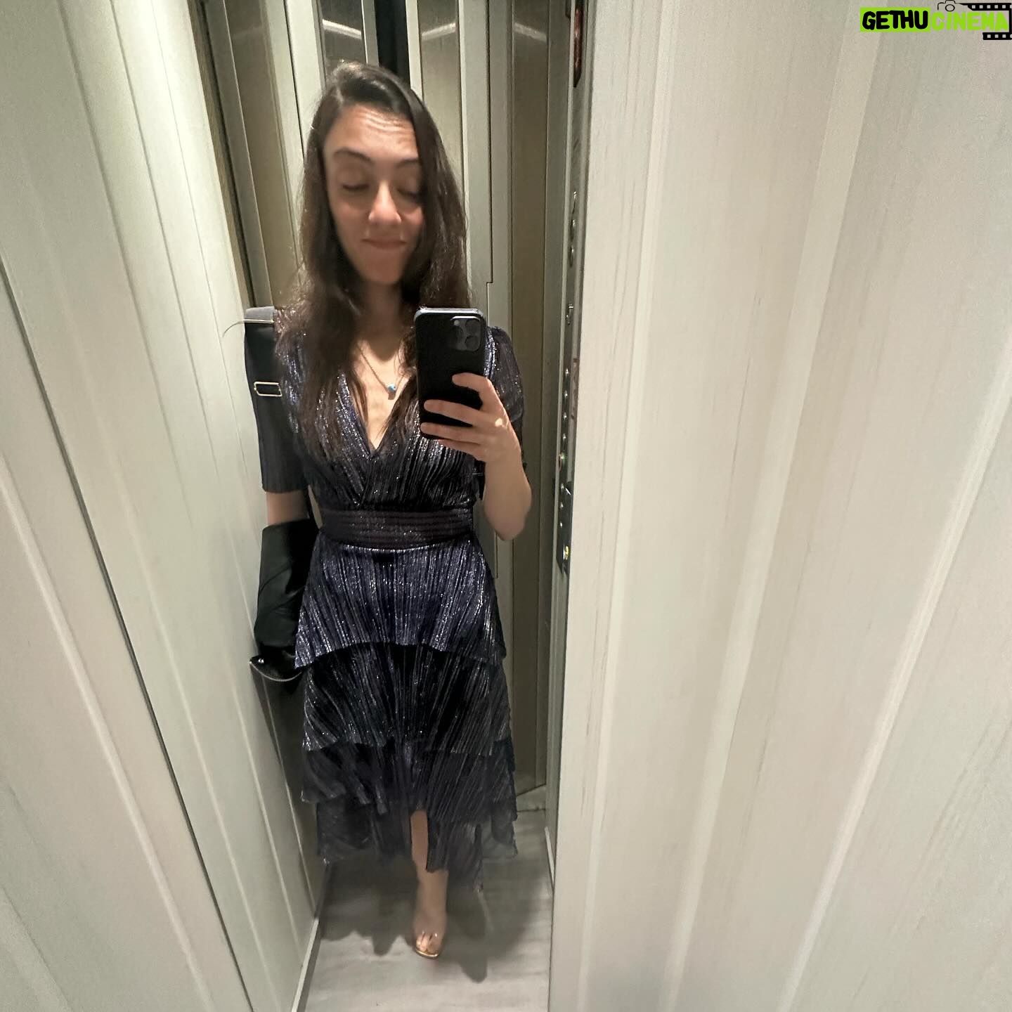 Merve Dizdar Instagram - Ne yıldı ama...2023. 🙏😘🙋♀️😎🌹