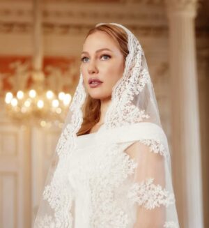 Meryem Uzerli Instagram - How I felt in the most amazing wedding dress of the world ? No words …  THE WEDDING DRESS @maison.novague ❤️#maisonnovague