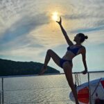 Metinee Kingpayome Instagram - Sunset lover 💛🧡❤️ #lifeisgoodinabikini #beachlife🌴 @oceanyachtingpattaya @goodoldseabeachcafe