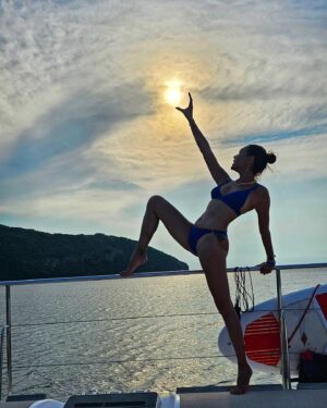 Metinee Kingpayome Instagram - Sunset lover 💛🧡❤️

#lifeisgoodinabikini
#beachlife🌴

@oceanyachtingpattaya @goodoldseabeachcafe