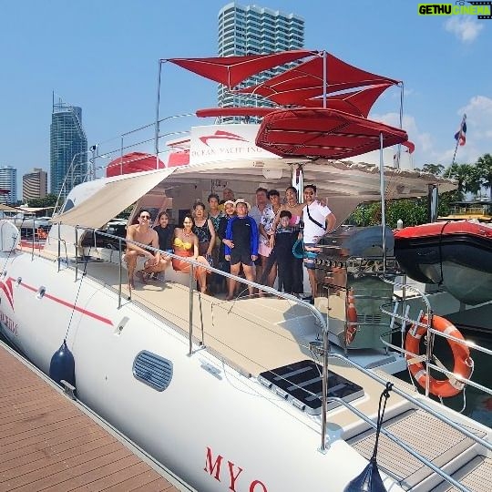Metinee Kingpayome Instagram - Fun in the Sun 🌞 Family Vacation on the @oceanyachtingpattaya ⛵️