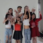 Metinee Kingpayome Instagram - MUSE BY METINEE 👏บุคลิกภาพที่พร้อม ไม่ต้องรอโอกาส แต่โอกาสจะพุ่งเข้าใส่เลยค่ะ ! 💃 . 🏆จบคลาส Muse รับโล่ และใบประกาศนียบัตร📜 สามารถเก็บเป็นโปรไฟล์ในการประกอบอาชีพ สมัครเรียน สมัครงานได้ค่ะ . 🔑บุคลิกภาพที่ดีเปรียบเสมือนกุญแจสำคัญที่ช่วยเปิดประตูสู่ความสำเร็จในชีวิต ช่วยให้เราสามารถสร้างความสัมพันธ์ที่ดีกับผู้อื่น ประสบความสำเร็จในหน้าที่การงาน และมีความสุขในชีวิตมากขึ้นค่ะ . อยากสร้างความมั่นใจให้กับตัวเอง เชื่อมั่นในตัวเอง กล้าแสดงออก กล้าตัดสินใจ Team Muse พร้อมที่จะเทรนให้คุณเป็นคนใหม่ในเวอร์ชั่นที่ปังกว่าเดิม 💋 . 📣ลงทะเบียนเรียนคลาสนี้ เพิ่มประสบการณ์ดีๆให้กับชีวิตกันค่ะ 🥳💃 เทอมใหม่เริ่ม 23-24 มีนาคม 2024 นะคะ . ❤️Muse Group Class 1 เทอม เรียนทั้งหมด 8 ครั้ง ครั้งละ 2 ชั่วโมงรวมทั้งหมด 16 ชั่วโมงนะคะ นักเรียนเรียนตามรุ่น ตามอายุค่ะ Kids (4-8ปี) Junior (9-15ปี) Adults (16 ) . 📝คอร์สเรียนมีทั้งหมด 4 Level (ระดับ) 1.Bronze 2.Silver 3.Gold 4.Diamond 💢ทุกคนเริ่มจากคอร์ส Bronze นะคะ และเรียนที่ละ Level ขึ้นไปค่ะ . 👠Personality Development and Model Runway Course : We have 4 levels: 1. Bronze 2. Silver 3. Diamond 4. Gold *All students start in our Bronze Class. Then graduate and move onto Silver, Gold and then Diamond. . 🗓You will get 8 classes of 2 hours each. (Total of 16 hours) It will run for 8 weekends. . สอบถามเพิ่มเติมได้ที่ LINE @MuseByMetinee หรือคลิ๊ก https://lin.ee/DzYwZf . 📌พบกันที่ Studio Muse by Metinee รามคำแหง ซอย 9, การเดินทางสะดวกและมีที่จอดรถเพียบค่ะ . #musebymetinee